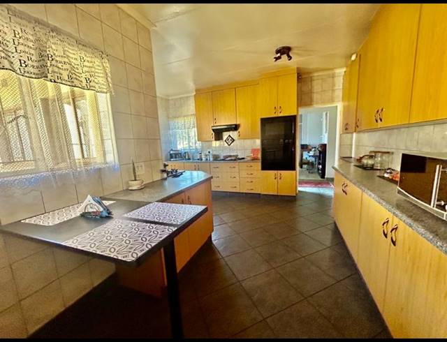 3 BEDROOM HOUSE FOR SALE IN FLORA GARDENS